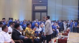 Ketua Umum Partai Gerindra Prabowo Subianto memberikan persembahan istimewa untuk HUT ke-25 Partai Amanat Nasional (PAN) di Hotel Sultan, Jakarta. (Dok. Tim Media Prabowo Subianto)