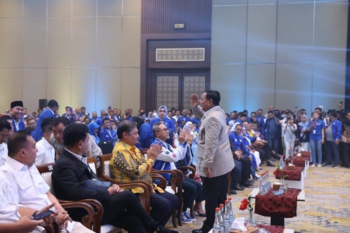 Ketua Umum Partai Gerindra Prabowo Subianto memberikan persembahan istimewa untuk HUT ke-25 Partai Amanat Nasional (PAN) di Hotel Sultan, Jakarta. (Dok. Tim Media Prabowo Subianto)