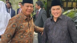 Ketua Umum Partai Gerindra Prabowo Subianto bersama Menteri BUMN Erick Thohir. (Facbook.com/@Erick Thohir)
