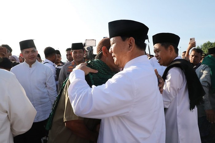 Ketua Umum Partai Gerindra Prabowo Subianto saat bersama Masyarakat. (Facbook.com/@Prabowo Subianto)  