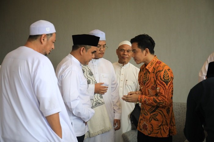 Sekjen Partai Gerindra Ahmad Muzani bersilaturahmi dengan Walikota Solo Gibran Rakabuming Raka. (Dok. Tim Media Prabowo Subianto)