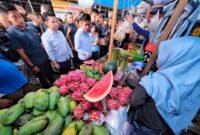 Calon Wakil Presiden (cawapres) nomor urut 2, Gibran Rakabuming Raka saat mengawali rangkaian kampanye di Pulau Kalimantan dari Pasar Pandan Sari, Kota Balikpapan, Provinsi Kalimantan Timur. (Dok. TKN Prabowo - Gibran)