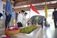 Calon Presiden Nomor Urut 2, Prabowo Subianto melakukan Ziarah ke Makam Bapak Proklamator Ir. Soekarno yang terletak di Blitar, Jawa Timur. (Dok. Tim Media Prabowo-Gibran)  