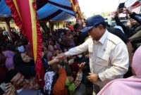 Menteri Pertahanan Prabowo Subianto saat meresmikan lima titik bantuan sumber air bersih yang berpusat di Desa Pamupukan, Kabupaten Kuningan, Jawa Barat. (Dok. TIm Media Prabowo Subianto)