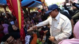 Menteri Pertahanan Prabowo Subianto saat meresmikan lima titik bantuan sumber air bersih yang berpusat di Desa Pamupukan, Kabupaten Kuningan, Jawa Barat. (Dok. TIm Media Prabowo Subianto)
