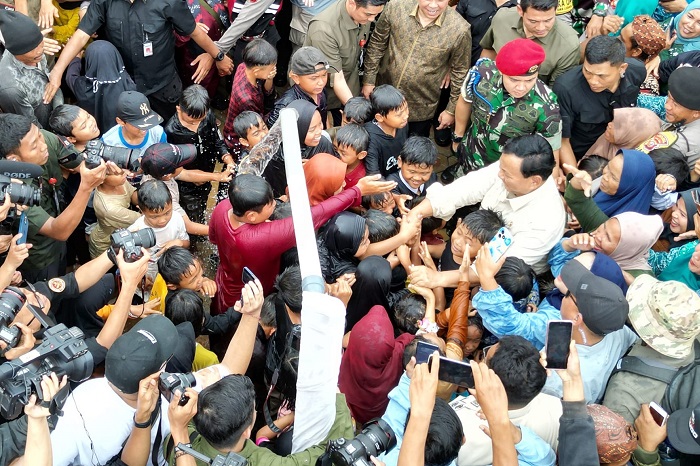 Menteri Pertahanan Prabowo Subianto meresmikan sembilan titik sumber air bersih. (Instagram.com/@prabowo)  