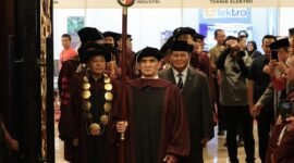Ketua Yayasan Pendidikan Kebangsaan Republik Indonesia, Prabowo Subianto menghadiri wisuda sarjana Universitas Kebangsaan Republik Indonesia (UKRI). (Dok. Tim Media Prabowo)