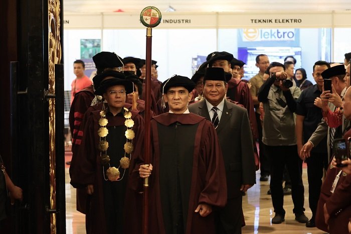 Ketua Yayasan Pendidikan Kebangsaan Republik Indonesia, Prabowo Subianto menghadiri wisuda sarjana Universitas Kebangsaan Republik Indonesia (UKRI). (Dok. Tim Media Prabowo)
