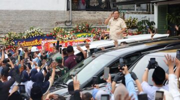 Menteri Pertahanan, Prabowo Subianto Mampir Makan Bakso di Cimahi. (Dok. Tim Media Prabowo)