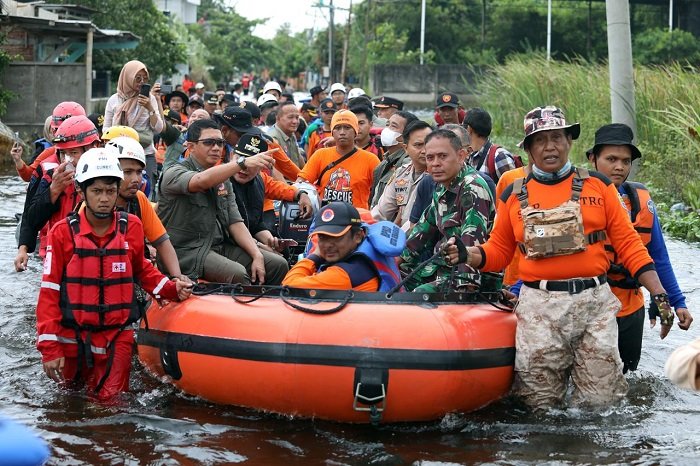 BNPB Serahkan Bantuan Logistik dan Peralatan kepada Korban Banjir Kota Semarang. (Dok. BNPB)