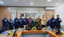 Foto : Rapat koordinasi antara LSP KPK dan BNSP di Jakarta (19/9/24) dibuka oleh Ketua BNSP dalam meningkatkan kerja sama sertifikasi profesi di bidang pemberantasan korupsi. (Doc.BNSP)