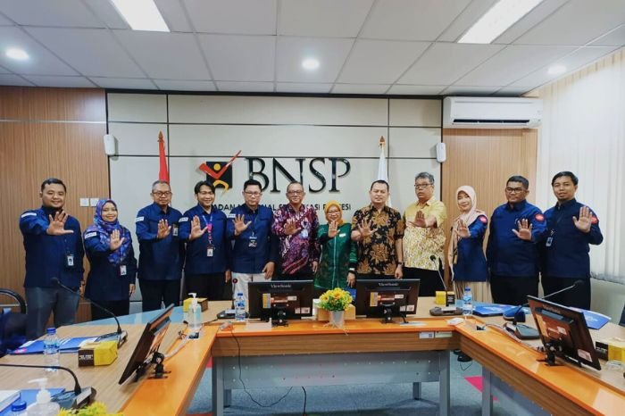 Foto : Rapat koordinasi antara LSP KPK dan BNSP di Jakarta (19/9/24) dibuka oleh Ketua BNSP dalam meningkatkan kerja sama sertifikasi profesi di bidang pemberantasan korupsi. (Doc.BNSP)