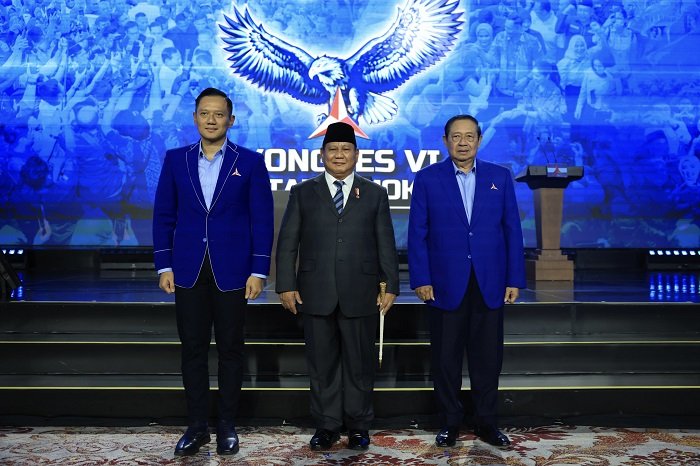 Presiden Prabowo Subianto bersama Susilo Bambang Yudhoyono (SBY) dan Agus Harimurti Yushoyono (AHY. (Facebook.com @Agus Yudhoyono)