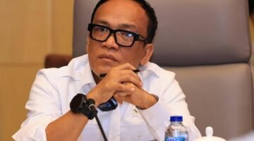 Wamenaker Immanuel Ebenezer dibawa KPK usai terjaring OTT dugaan pemerasan sertifikasi K3. (Instagram.com@immanuelebenezer)  